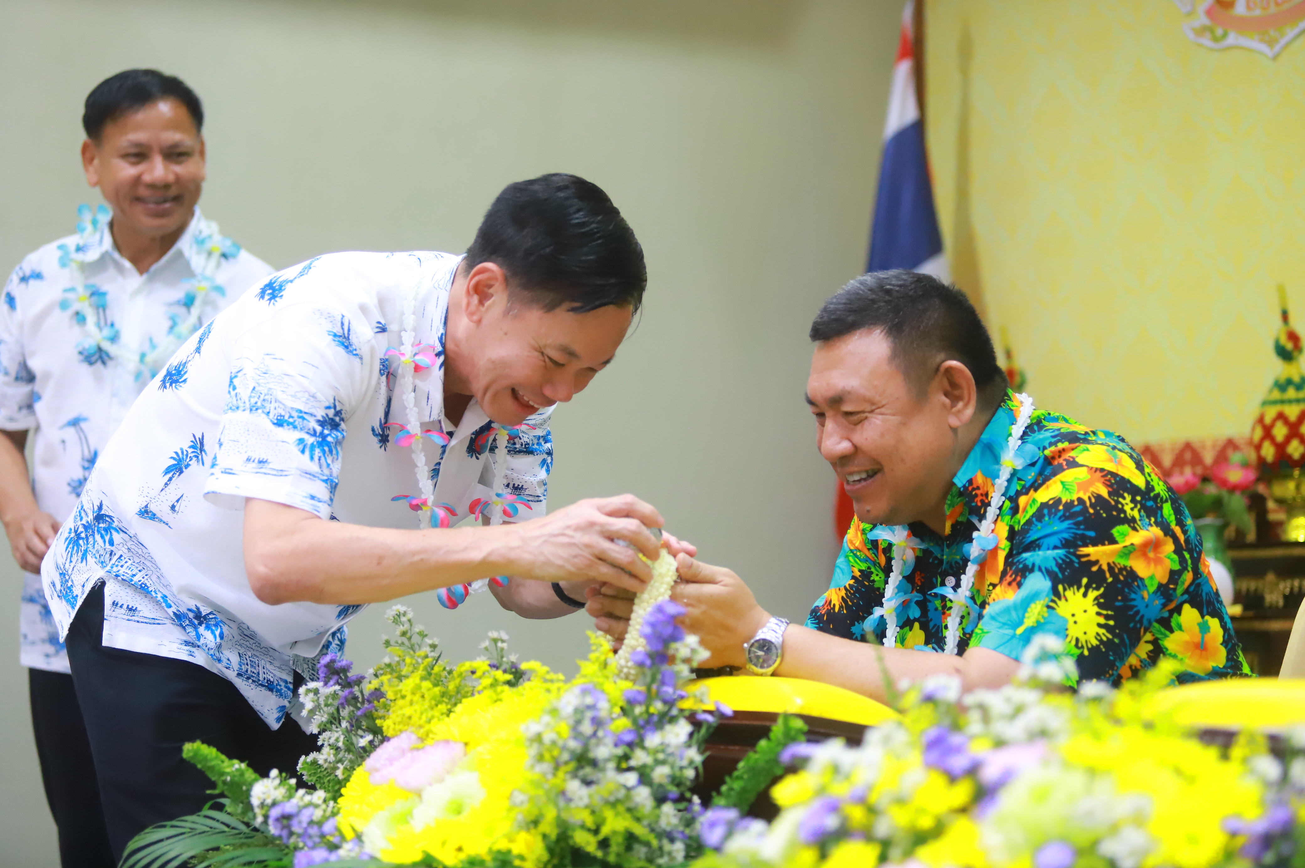 title - ชุ่มฉ่ำ! ชาว ส.ป.ก. ร่วมสรงน้ำพระพุทธรูป และรดน้ำขอพรผู้บริหาร เนื่องในประเพณีวันสงกรานต์ ประจำปี 2569 บรรยากาศเต็มไปด้วยความชื่นมื่นชุ่มฉ่ำ
